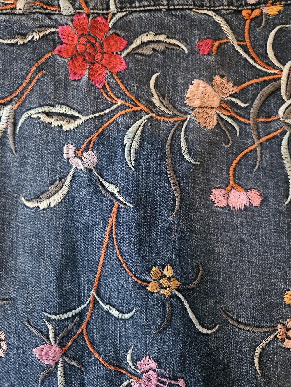 Maeve by Anthropologie Floral Embroidered Denim Pencil Skirt Size 2 Midi Mini - Picture 6 of 10